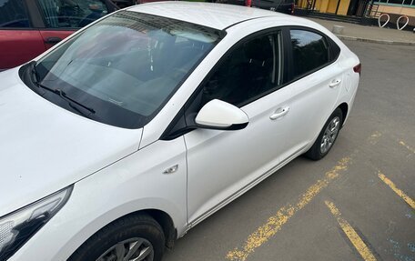 Hyundai Solaris II рестайлинг, 2021 год, 1 600 000 рублей, 3 фотография