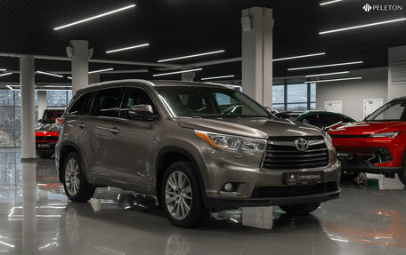 Toyota Highlander III, 2014 год, 2 030 000 рублей, 2 фотография