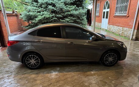 Hyundai Solaris II рестайлинг, 2012 год, 830 000 рублей, 3 фотография