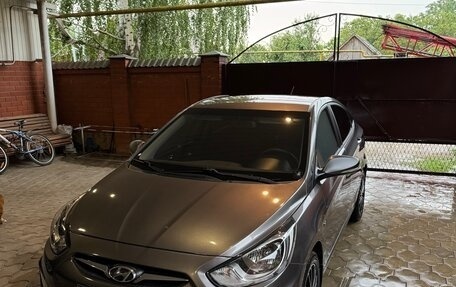 Hyundai Solaris II рестайлинг, 2012 год, 830 000 рублей, 9 фотография