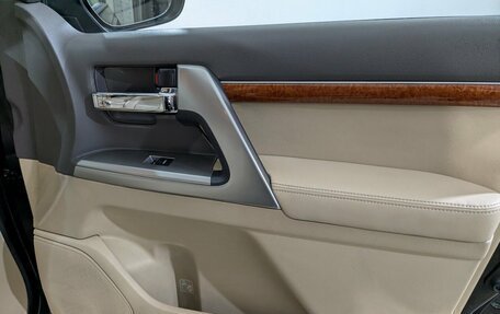 Toyota Land Cruiser 200, 2014 год, 3 995 000 рублей, 28 фотография