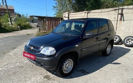 Chevrolet Niva I рестайлинг, 2018 год, 800 000 рублей, 2 фотография