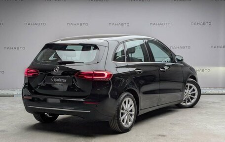 Mercedes-Benz B-Класс, 2019 год, 1 995 000 рублей, 3 фотография