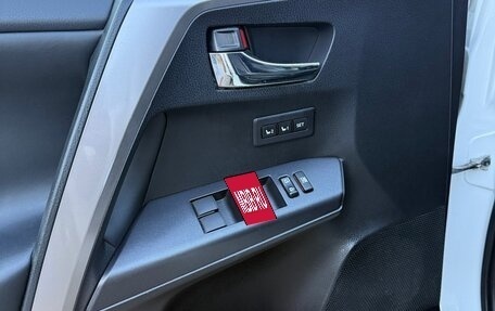 Toyota RAV4, 2018 год, 2 650 000 рублей, 5 фотография