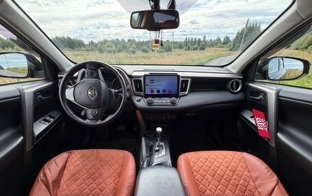 Toyota RAV4, 2018 год, 2 299 000 рублей, 4 фотография