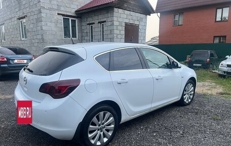 Opel Astra J, 2011 год, 630 000 рублей, 2 фотография