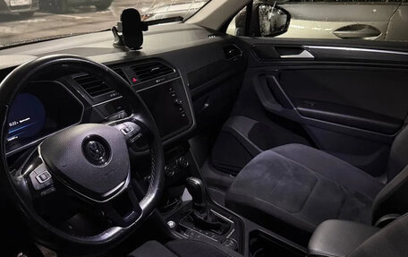 Volkswagen Tiguan II, 2017 год, 2 400 000 рублей, 4 фотография