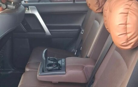 Toyota Land Cruiser Prado 150 рестайлинг 2, 2017 год, 4 790 000 рублей, 7 фотография
