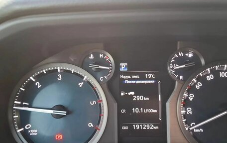 Toyota Land Cruiser Prado 150 рестайлинг 2, 2017 год, 4 790 000 рублей, 9 фотография