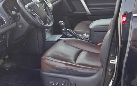 Toyota Land Cruiser Prado 150 рестайлинг 2, 2017 год, 4 790 000 рублей, 6 фотография