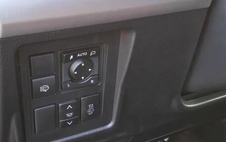 Toyota Land Cruiser Prado 150 рестайлинг 2, 2017 год, 4 790 000 рублей, 14 фотография