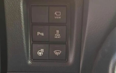 Toyota Land Cruiser Prado 150 рестайлинг 2, 2017 год, 4 790 000 рублей, 15 фотография