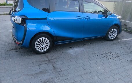 Toyota Sienta II, 2018 год, 1 390 000 рублей, 10 фотография