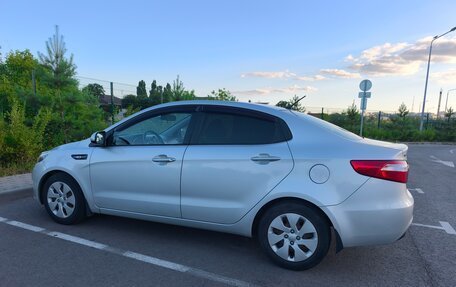 KIA Rio III рестайлинг, 2014 год, 900 000 рублей, 2 фотография