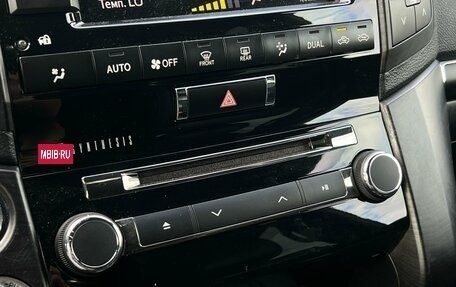 Toyota Land Cruiser 200, 2013 год, 4 350 000 рублей, 21 фотография