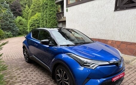 Toyota C-HR I рестайлинг, 2019 год, 2 750 000 рублей, 12 фотография