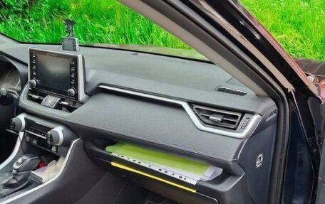 Toyota RAV4, 2019 год, 3 375 000 рублей, 9 фотография