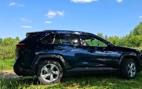 Toyota RAV4, 2019 год, 3 375 000 рублей, 5 фотография