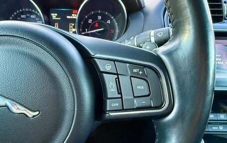 Jaguar XE I рестайлинг, 2015 год, 1 399 000 рублей, 19 фотография