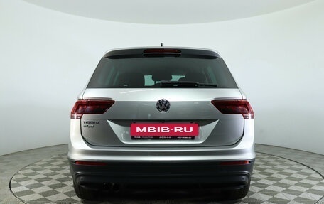 Volkswagen Tiguan II, 2018 год, 1 928 000 рублей, 6 фотография