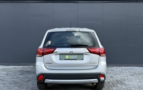 Mitsubishi Outlander III рестайлинг 3, 2016 год, 1 775 000 рублей, 4 фотография
