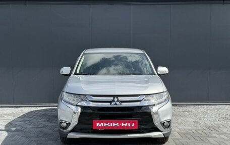 Mitsubishi Outlander III рестайлинг 3, 2016 год, 1 775 000 рублей, 3 фотография