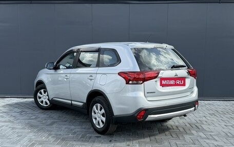 Mitsubishi Outlander III рестайлинг 3, 2016 год, 1 775 000 рублей, 6 фотография