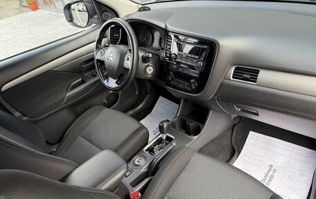 Mitsubishi Outlander III рестайлинг 3, 2016 год, 1 775 000 рублей, 13 фотография