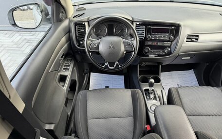 Mitsubishi Outlander III рестайлинг 3, 2016 год, 1 775 000 рублей, 11 фотография