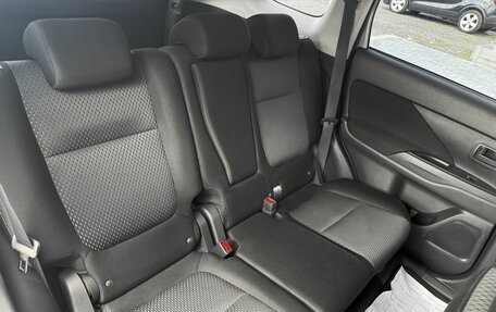 Mitsubishi Outlander III рестайлинг 3, 2016 год, 1 775 000 рублей, 12 фотография