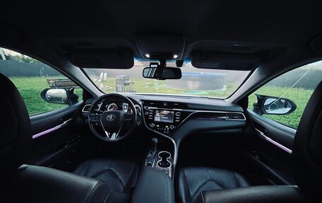 Toyota Camry, 2019 год, 2 700 000 рублей, 4 фотография