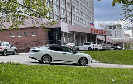 Toyota Camry, 2019 год, 2 700 000 рублей, 24 фотография