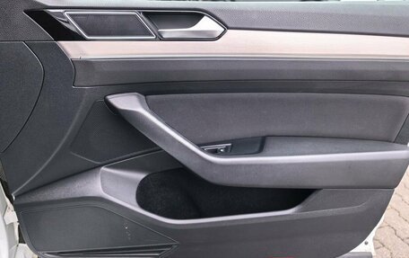 Volkswagen Passat B8 рестайлинг, 2017 год, 1 849 000 рублей, 13 фотография