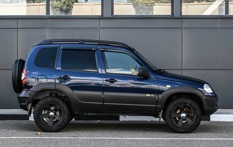 Chevrolet Niva I рестайлинг, 2017 год, 779 000 рублей, 5 фотография