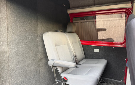 Volkswagen Transporter T5 рестайлинг, 2013 год, 2 000 000 рублей, 11 фотография