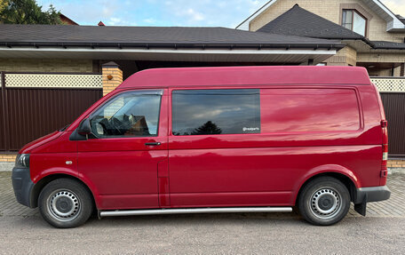 Volkswagen Transporter T5 рестайлинг, 2013 год, 2 000 000 рублей, 2 фотография