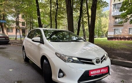Toyota Auris II, 2013 год, 1 180 000 рублей, 2 фотография