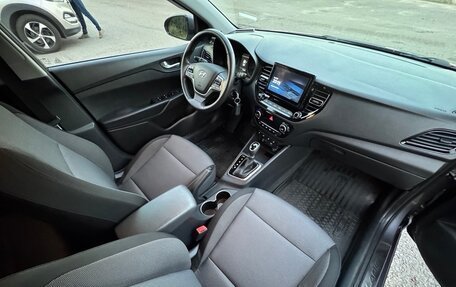 Hyundai Solaris II рестайлинг, 2021 год, 1 830 000 рублей, 8 фотография