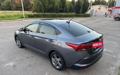 Hyundai Solaris II рестайлинг, 2021 год, 1 830 000 рублей, 2 фотография