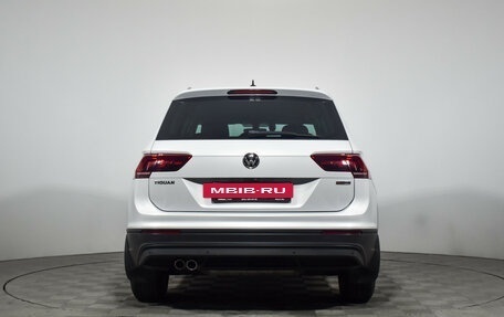 Volkswagen Tiguan II, 2018 год, 2 249 900 рублей, 6 фотография