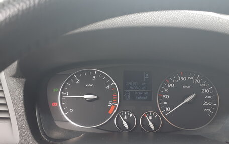 Renault Laguna III рестайлинг, 2010 год, 6 фотография