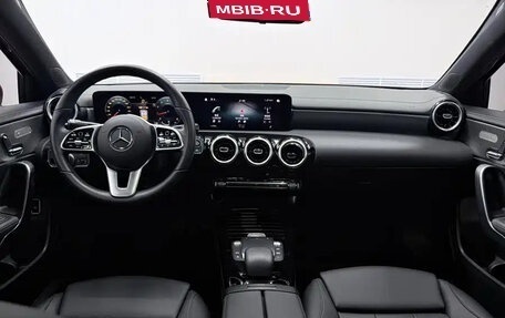 Mercedes-Benz A-Класс, 2022 год, 2 187 000 рублей, 11 фотография