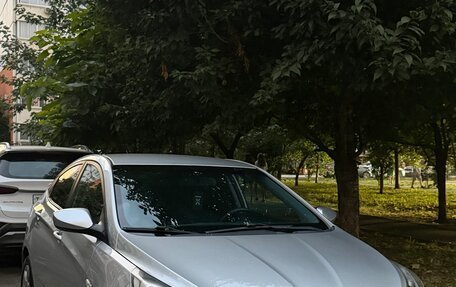 Hyundai Solaris II рестайлинг, 2013 год, 750 000 рублей, 1 фотография