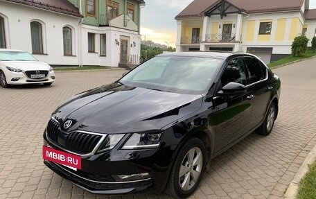 Skoda Octavia, 2017 год, 1 990 000 рублей, 2 фотография