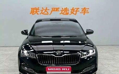 Skoda Superb III рестайлинг, 2023 год, 1 850 888 рублей, 2 фотография
