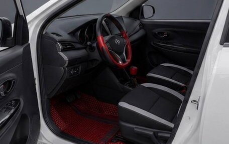 Toyota Yaris XP150 рестайлинг, 2022 год, 1 290 000 рублей, 5 фотография