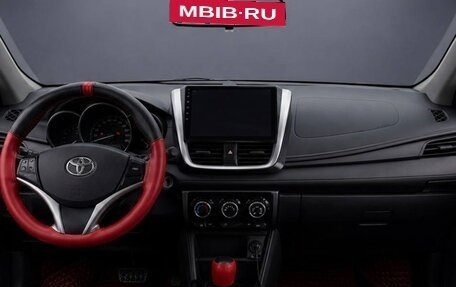 Toyota Yaris XP150 рестайлинг, 2022 год, 1 290 000 рублей, 6 фотография