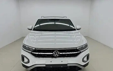 Volkswagen T-Roc I, 2023 год, 1 569 911 рублей, 2 фотография