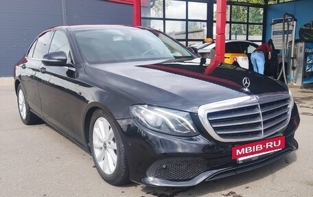 Mercedes-Benz E-Класс, 2019 год, 2 300 000 рублей, 10 фотография