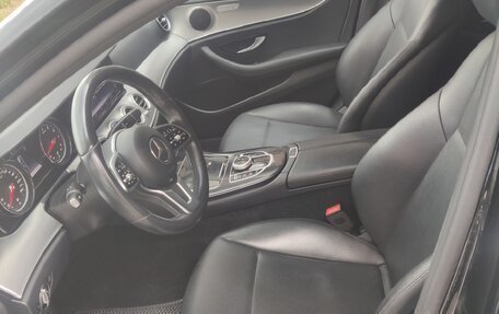 Mercedes-Benz E-Класс, 2019 год, 2 300 000 рублей, 11 фотография